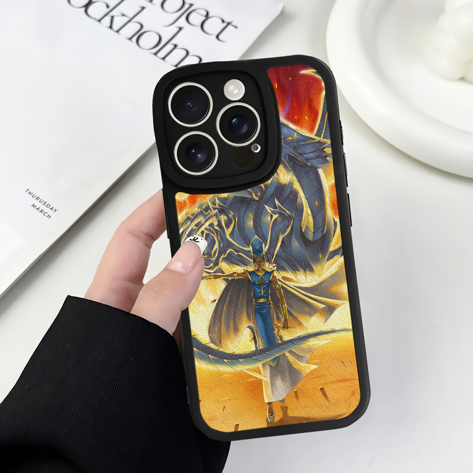 （画像用） 遊☆戯☆王 Yu-Gi-Oh! 【iPhone 16シリーズ対応】シリコンスマホケース（レザー調） 材質：シリコン
